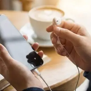 Apple EarPods Lightning Connector – سماعة أذن أصلية بمدخل لايتنينج بالكابل